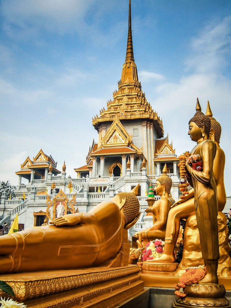 Discover Asia and temples in Thailand